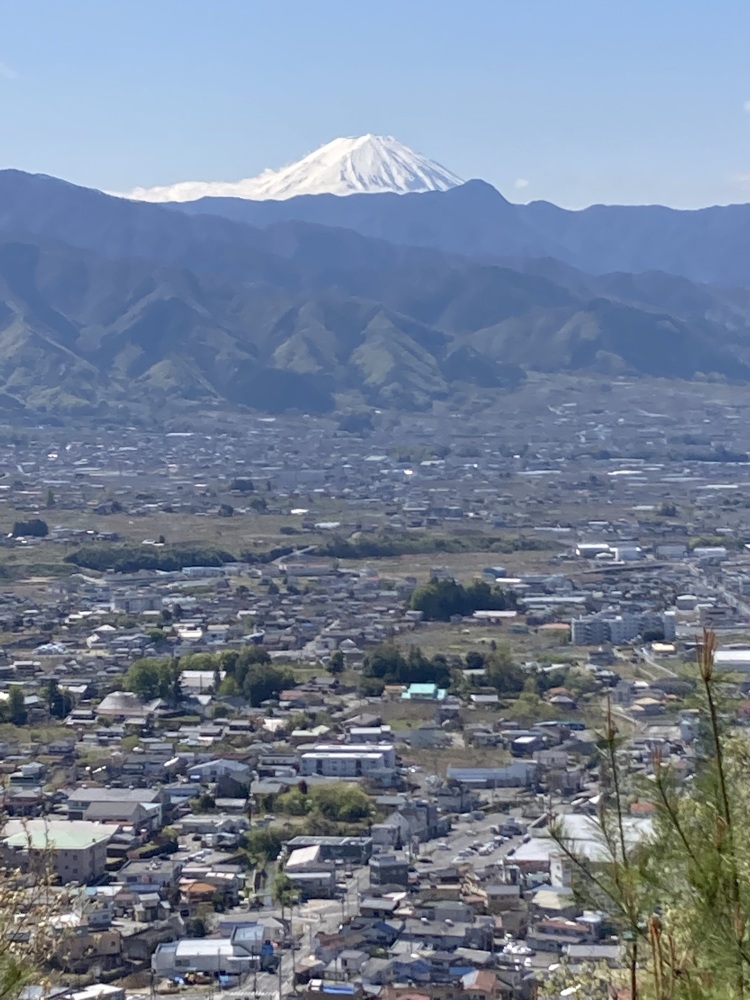 塩ノ山、富士山と甲府盆地