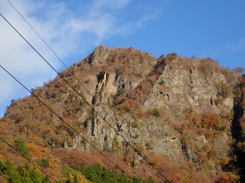 奥久慈・男体山から袋田の滝、奥久慈・男体山、大円地登山口〜山頂、登山口、山頂を望む