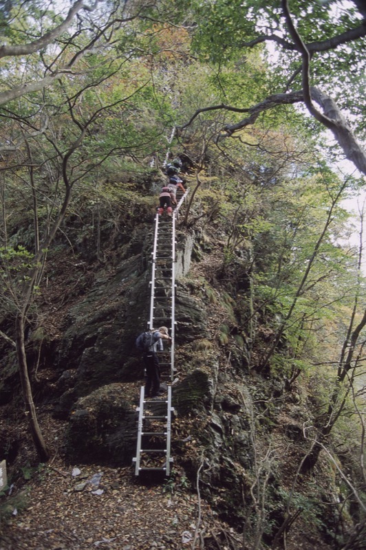 石裂山