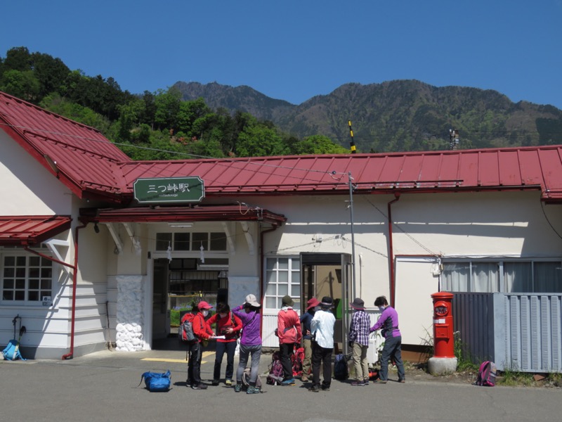 倉見山、三つ峠駅