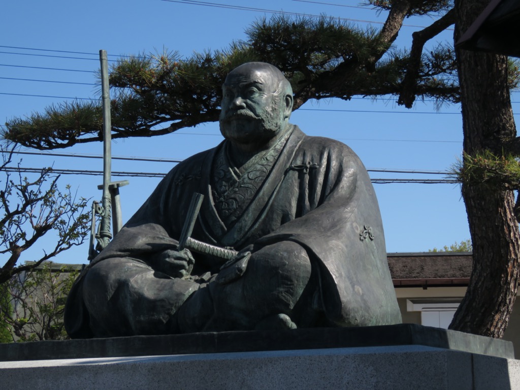 塩ノ山、塩山駅北口の武田信玄像