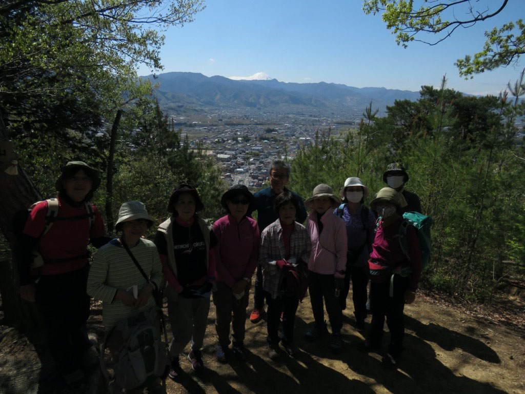 塩ノ山、山頂で記念写真