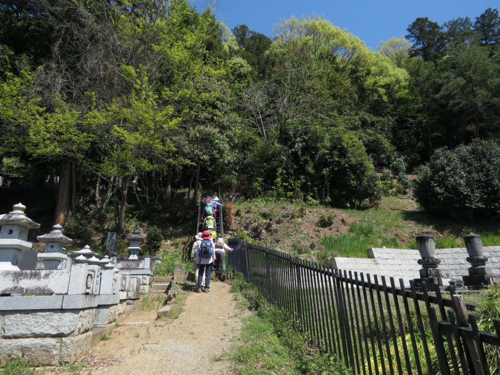 塩ノ山、向嶽寺を去る