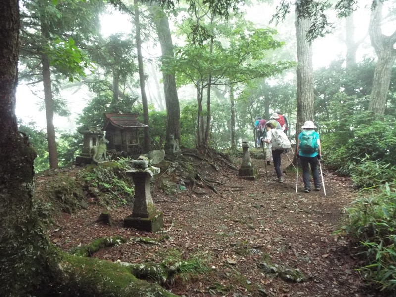 戸倉三山、臼杵神社