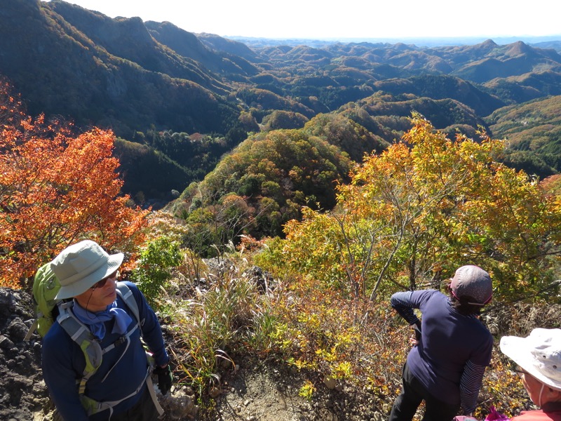 奥久慈・男体山から袋田の滝、奥久慈・男体山、大円地登山口〜山頂、展望岩から