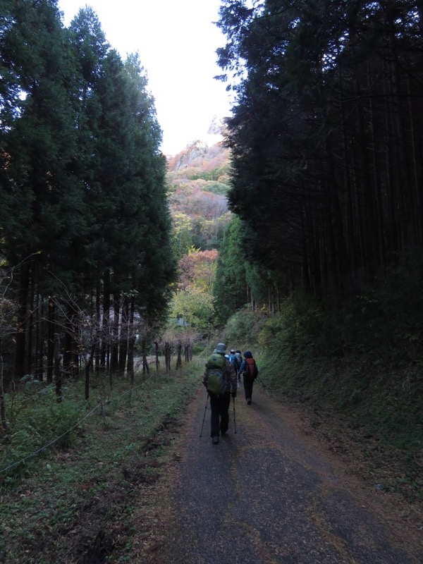 奥久慈・男体山から袋田の滝、奥久慈・男体山、大円地登山口〜山頂、登山口