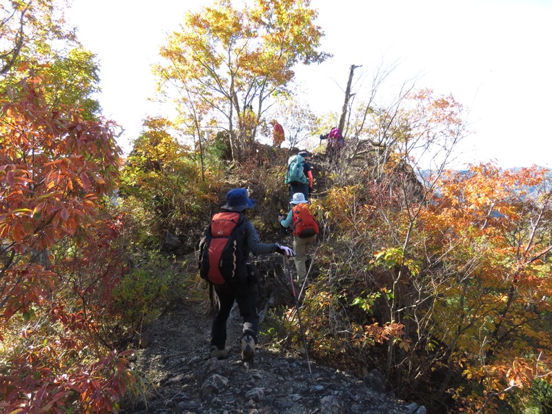 奥久慈・男体山から袋田の滝、奥久慈・男体山、大円地登山口〜山頂、展望岩