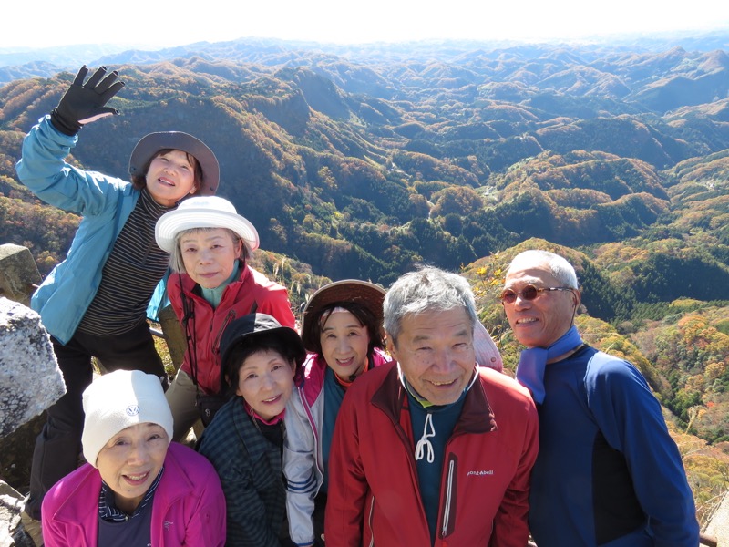 奥久慈・男体山から袋田の滝、奥久慈・男体山、山頂、男体神社奥宮で