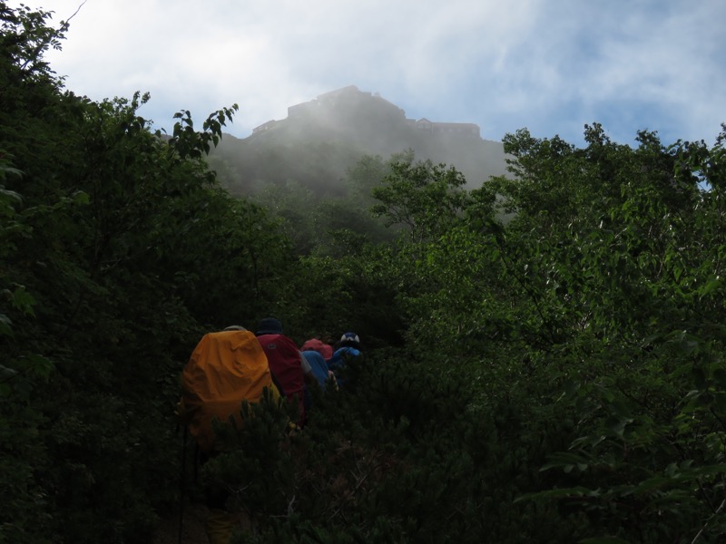 燕岳、登山