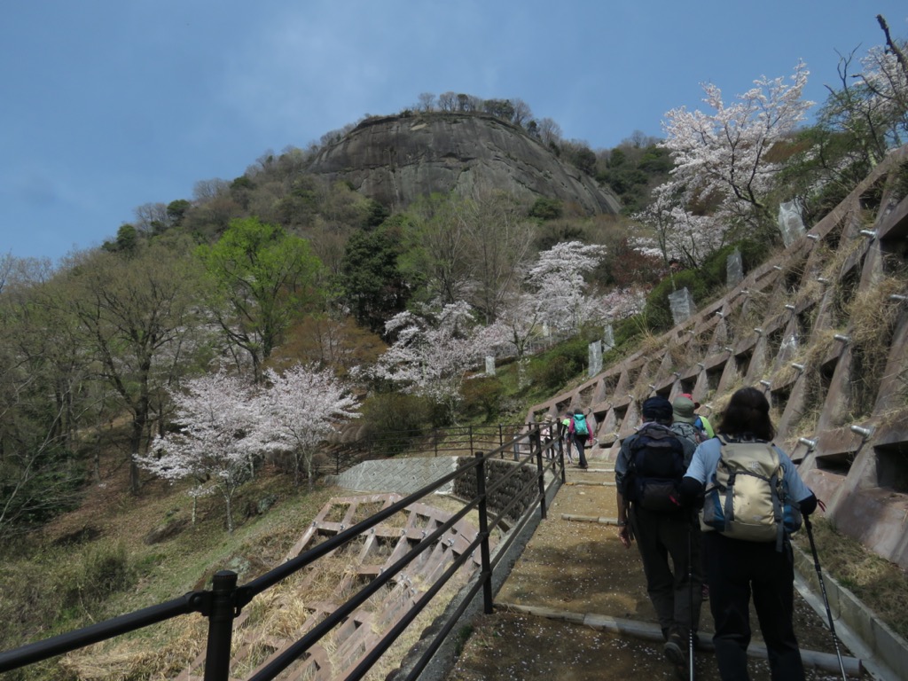 岩殿山