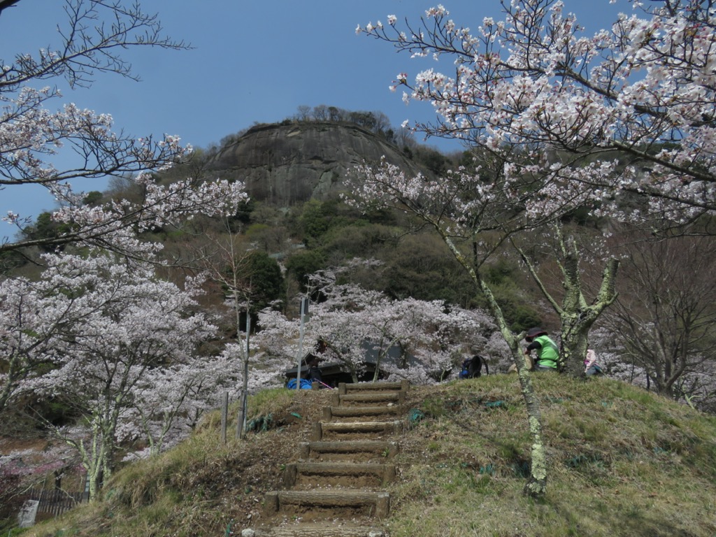 岩殿山