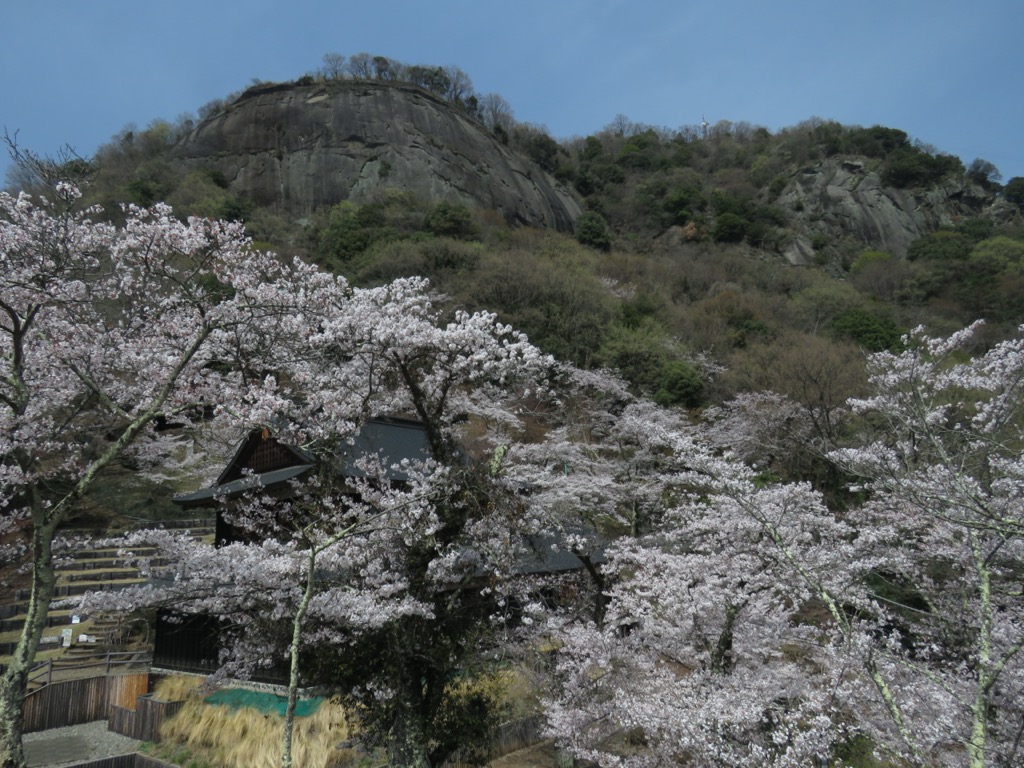 岩殿山