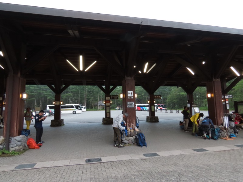 蝶ヶ岳、上高地右岸歩道