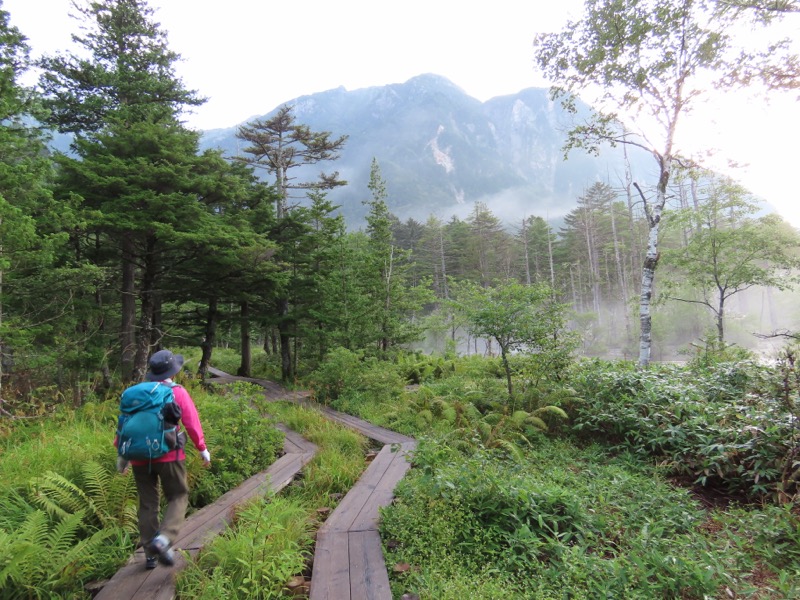 蝶ヶ岳、上高地右岸歩道