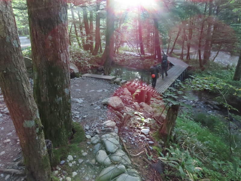 蝶ヶ岳、上高地右岸歩道