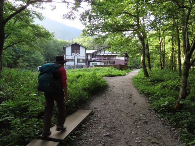 蝶ヶ岳、上高地右岸歩道