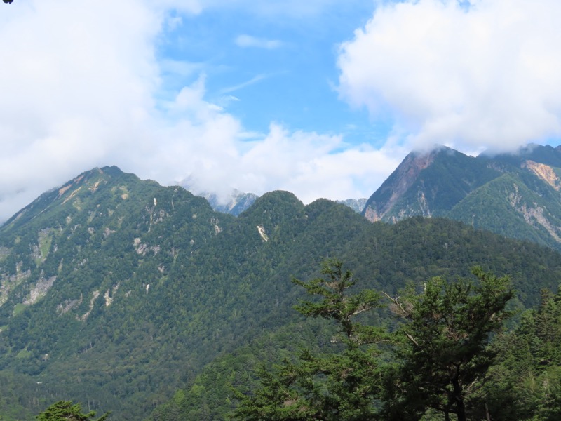 蝶ヶ岳、上高地右岸歩道