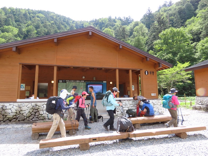 蝶ヶ岳、上高地右岸歩道