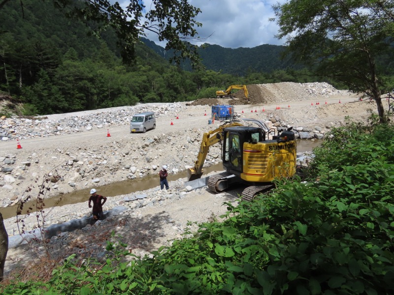 蝶ヶ岳、上高地右岸歩道