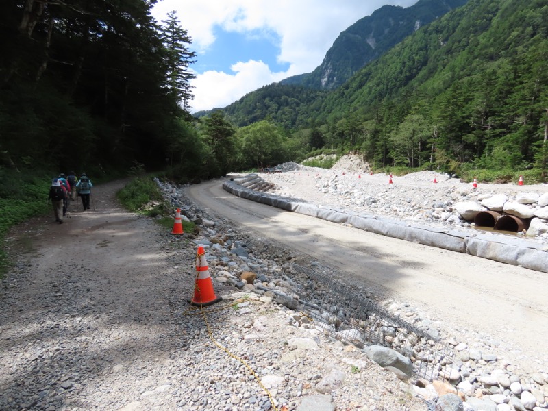 蝶ヶ岳、上高地右岸歩道