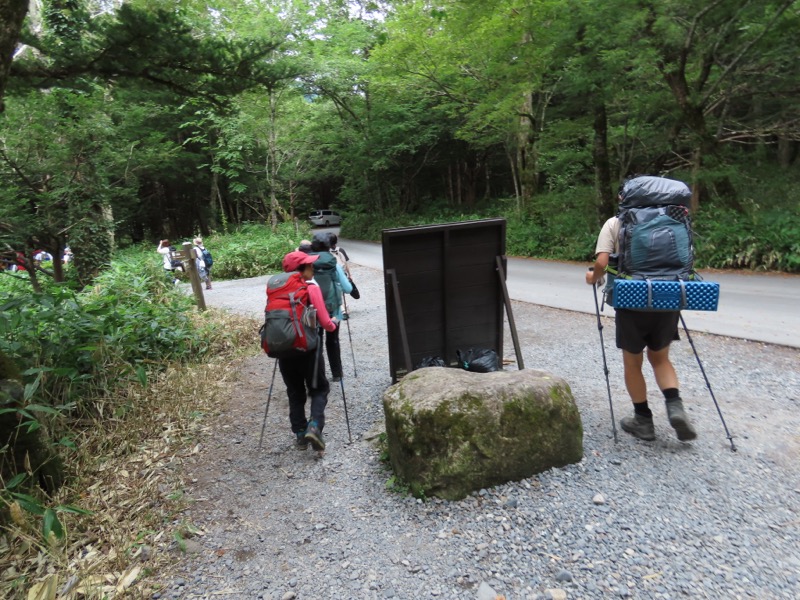 蝶ヶ岳、上高地右岸歩道